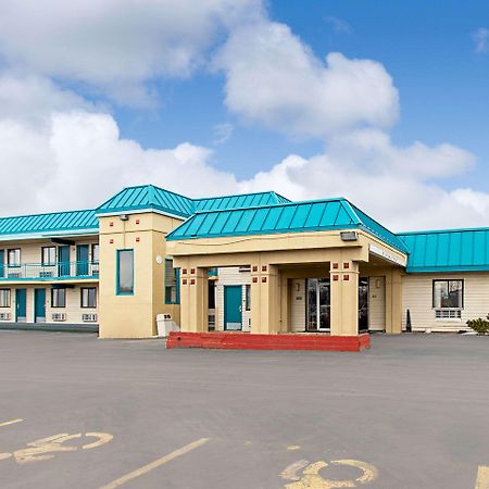 Econo Lodge Ютіка Екстер'єр фото