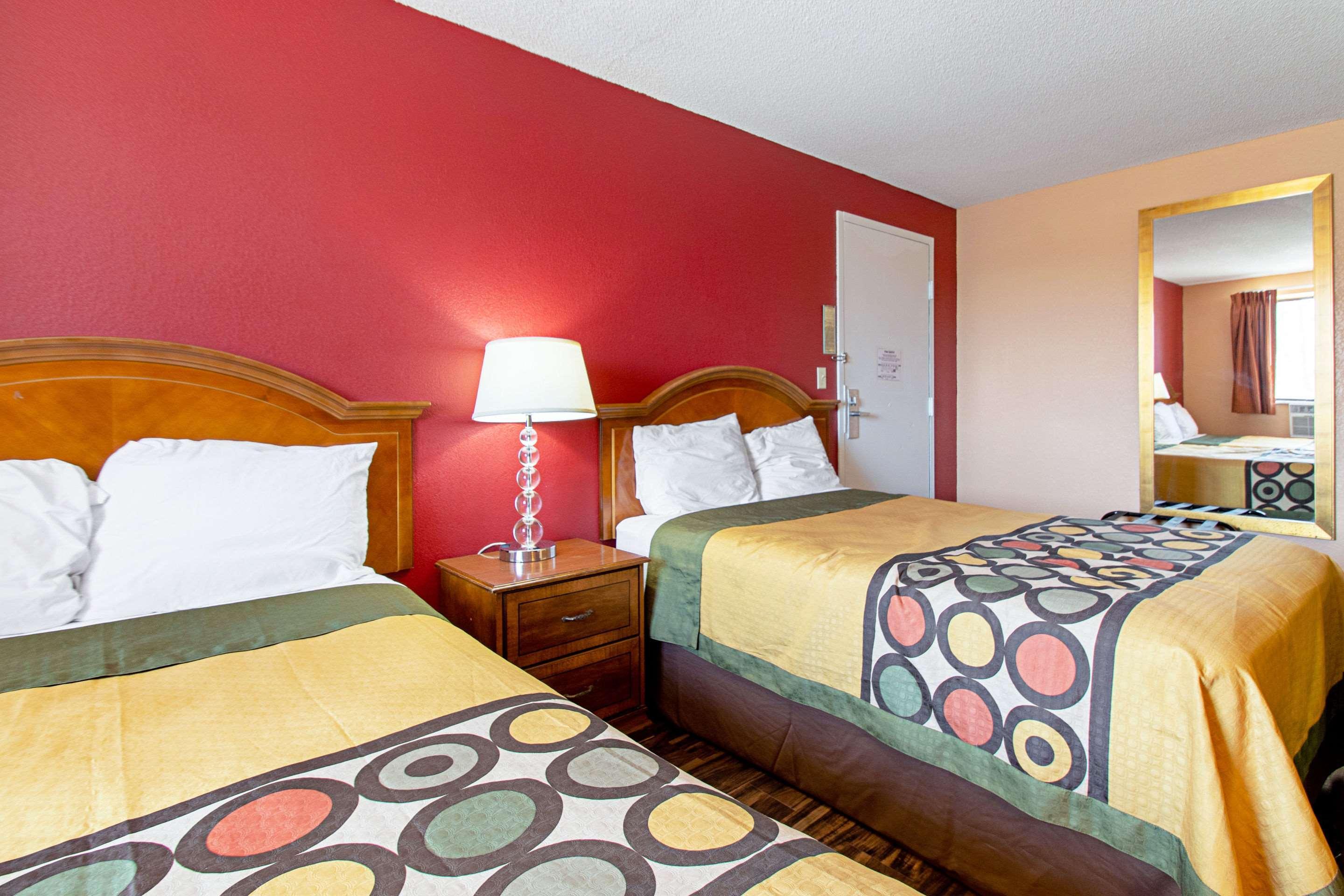 Econo Lodge Ютіка Екстер'єр фото
