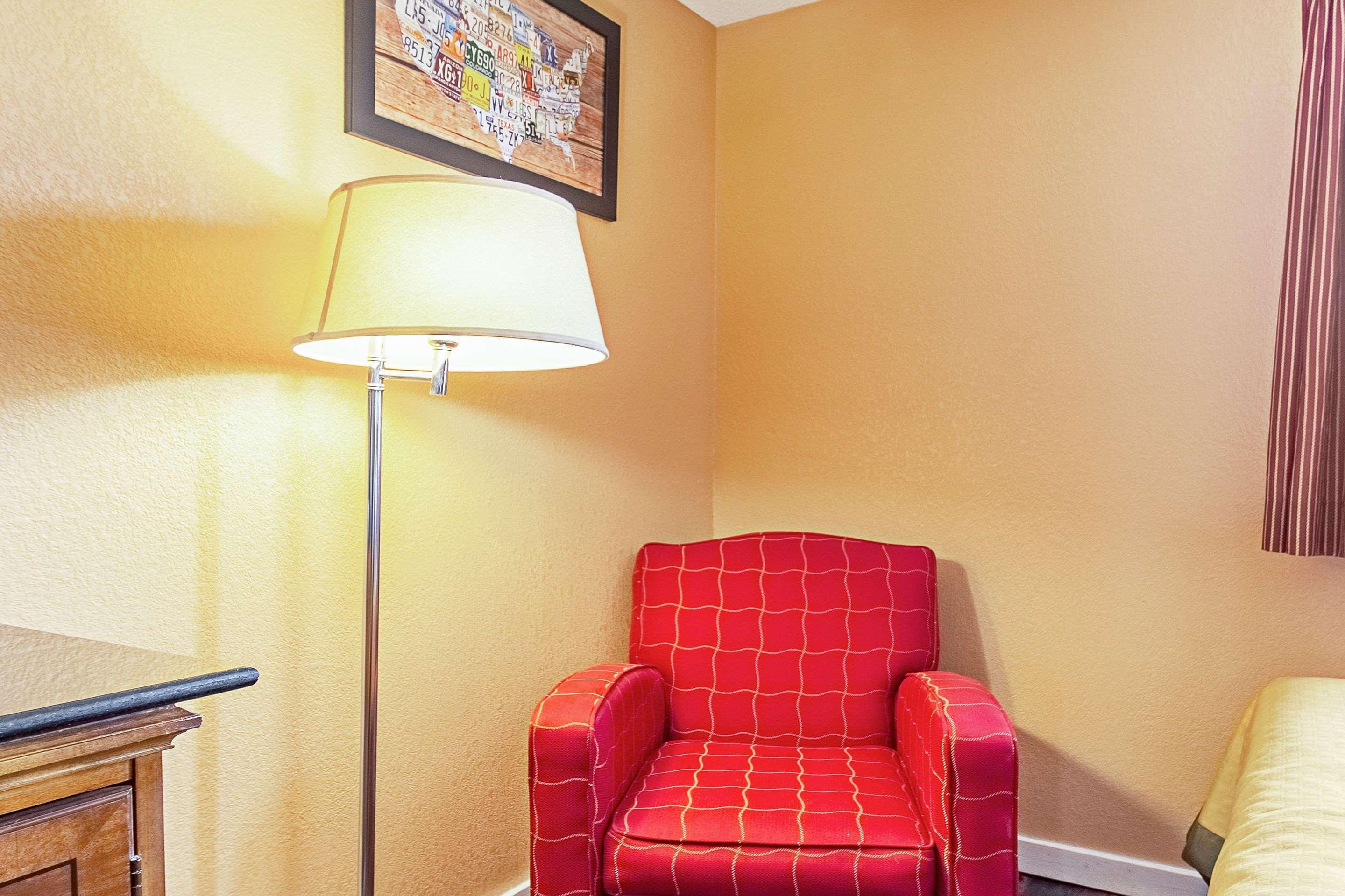 Econo Lodge Ютіка Екстер'єр фото