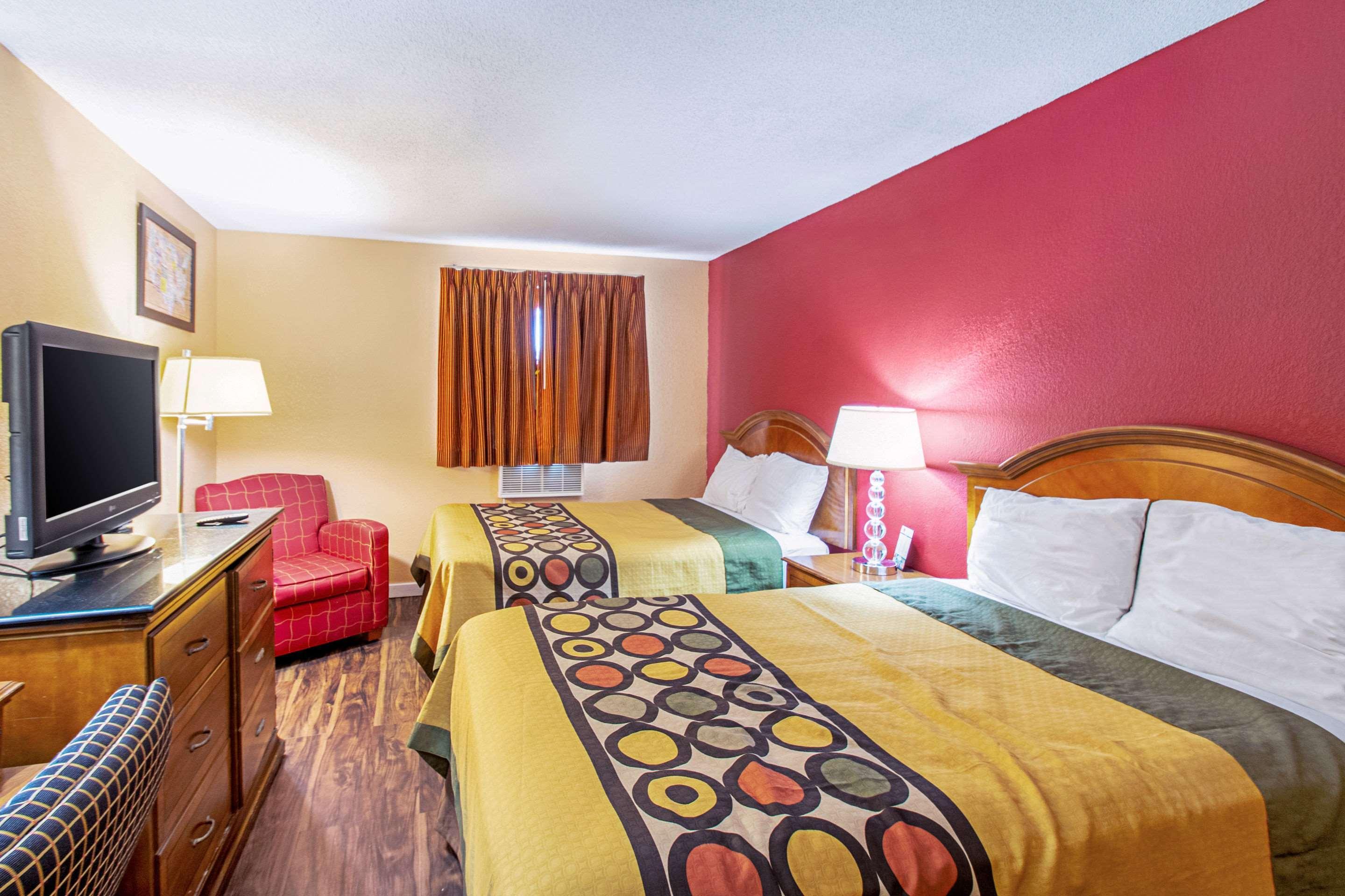 Econo Lodge Ютіка Екстер'єр фото