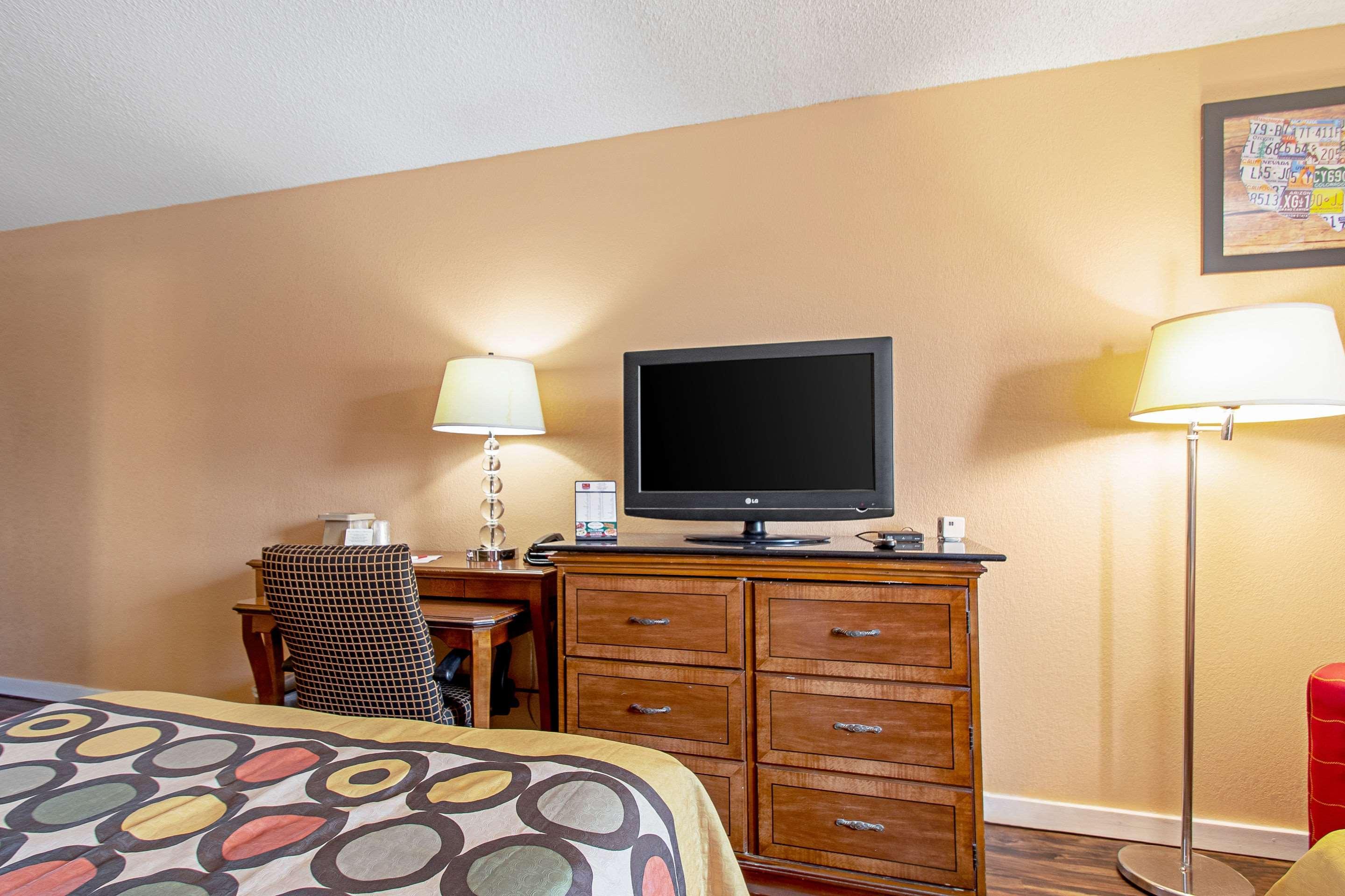 Econo Lodge Ютіка Екстер'єр фото