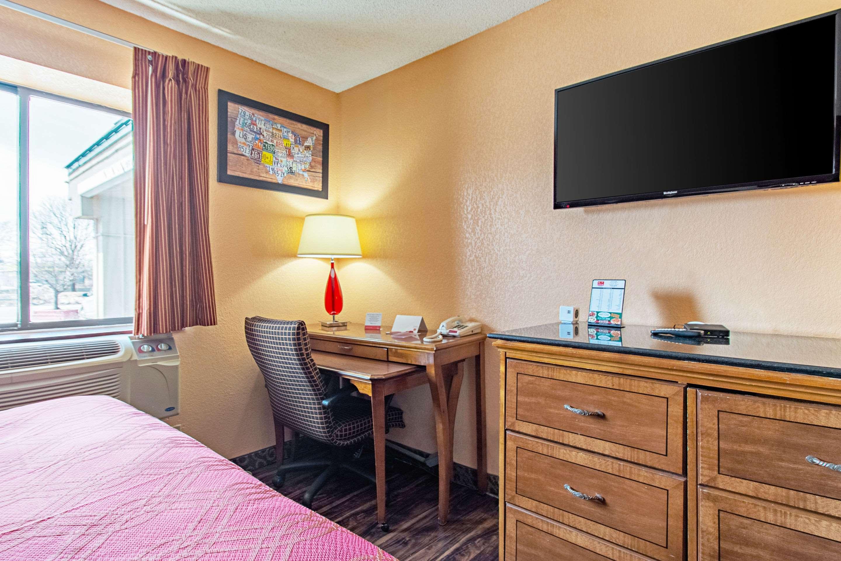 Econo Lodge Ютіка Екстер'єр фото
