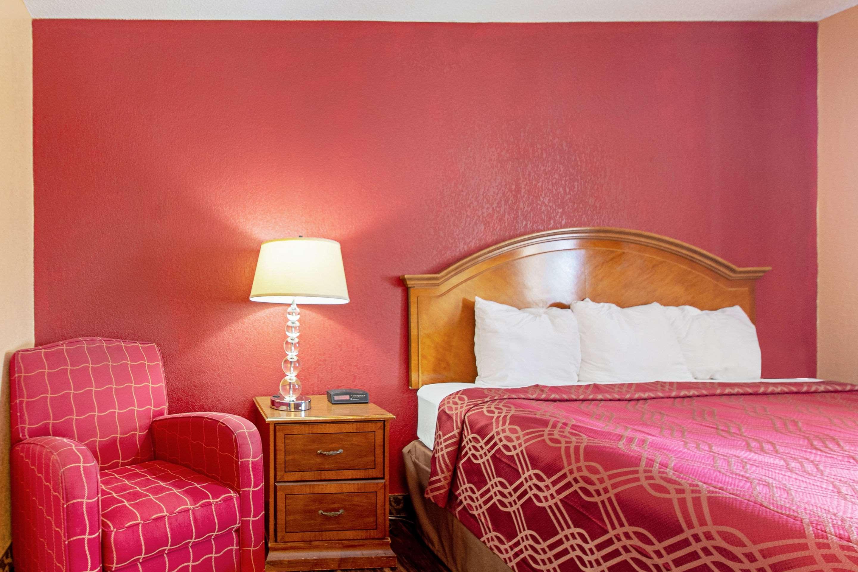 Econo Lodge Ютіка Екстер'єр фото