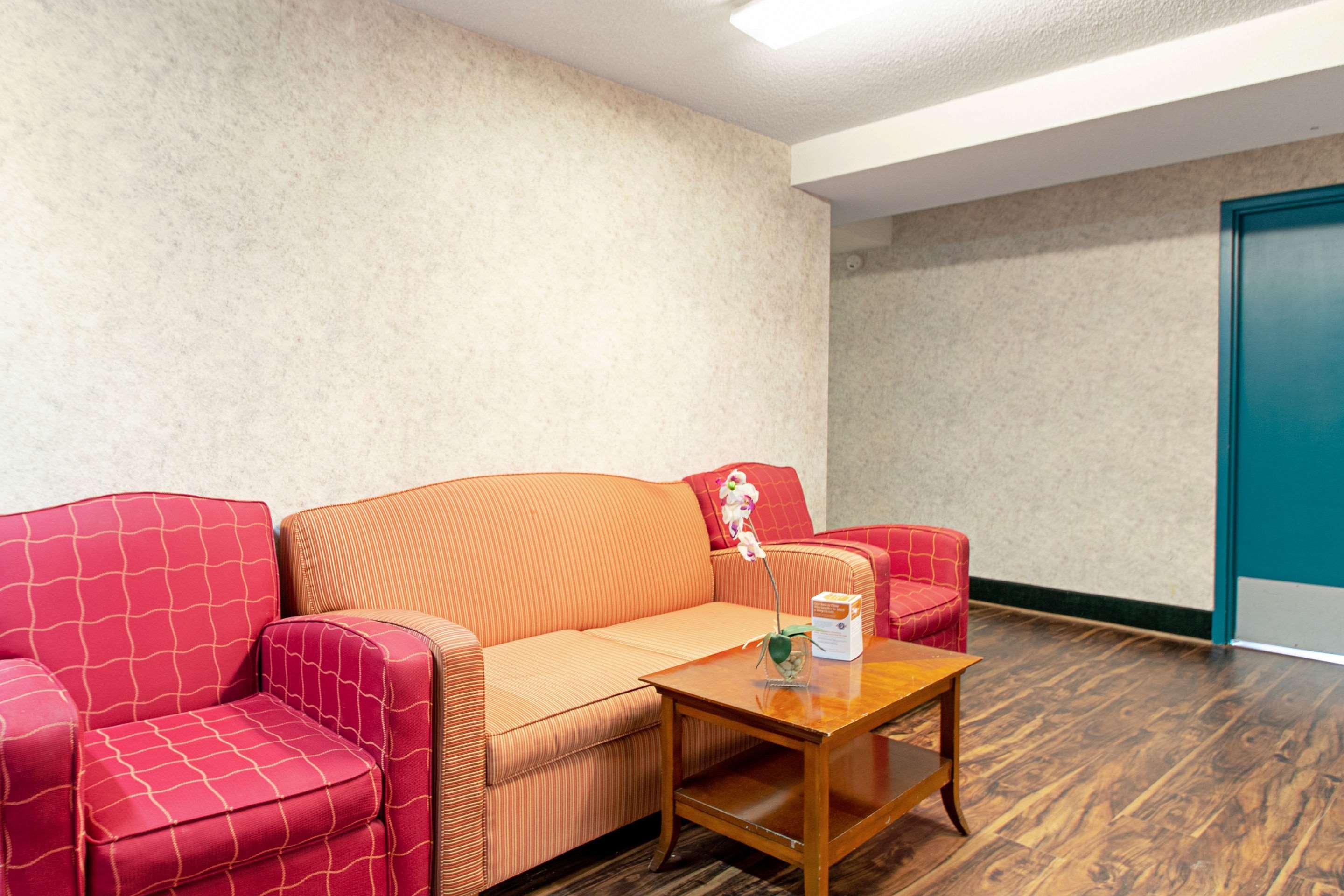 Econo Lodge Ютіка Екстер'єр фото