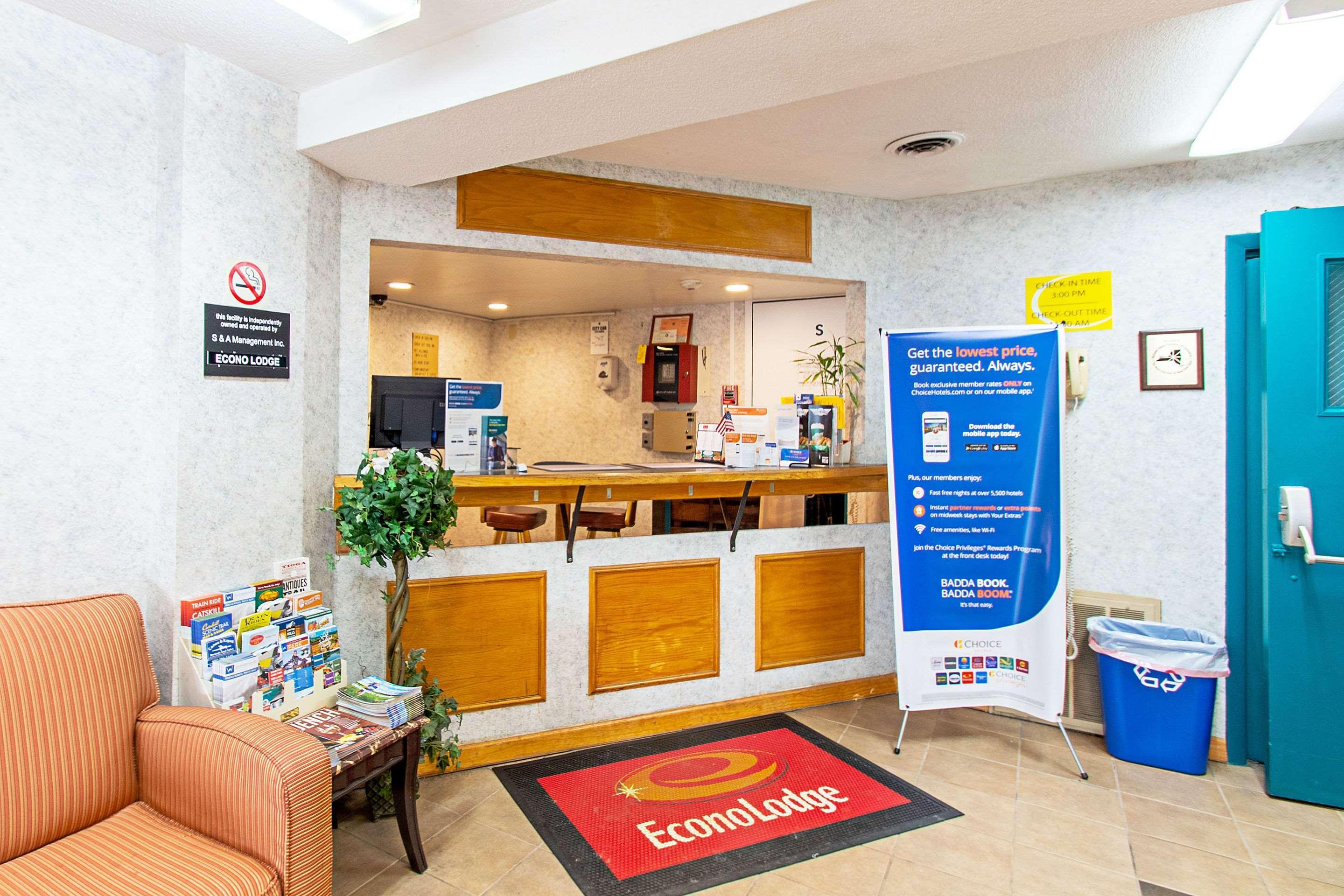 Econo Lodge Ютіка Екстер'єр фото