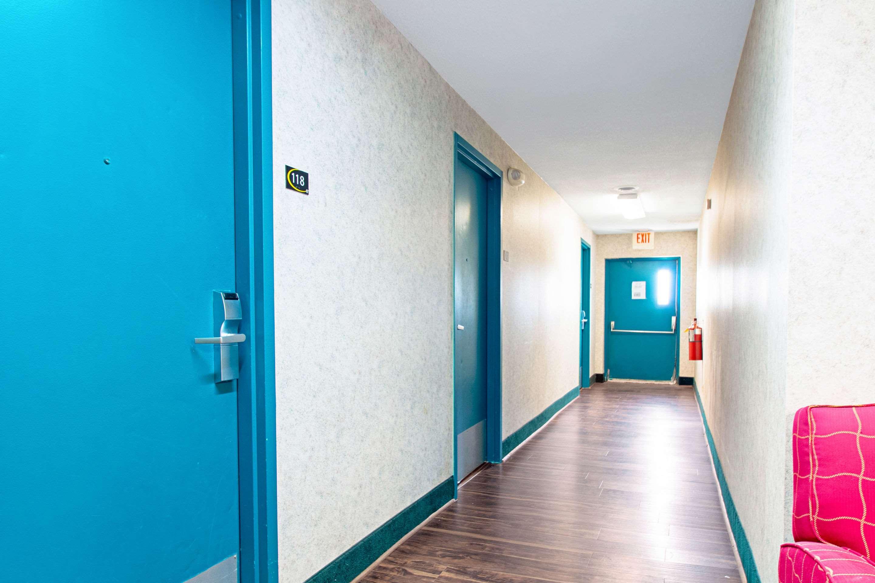 Econo Lodge Ютіка Екстер'єр фото