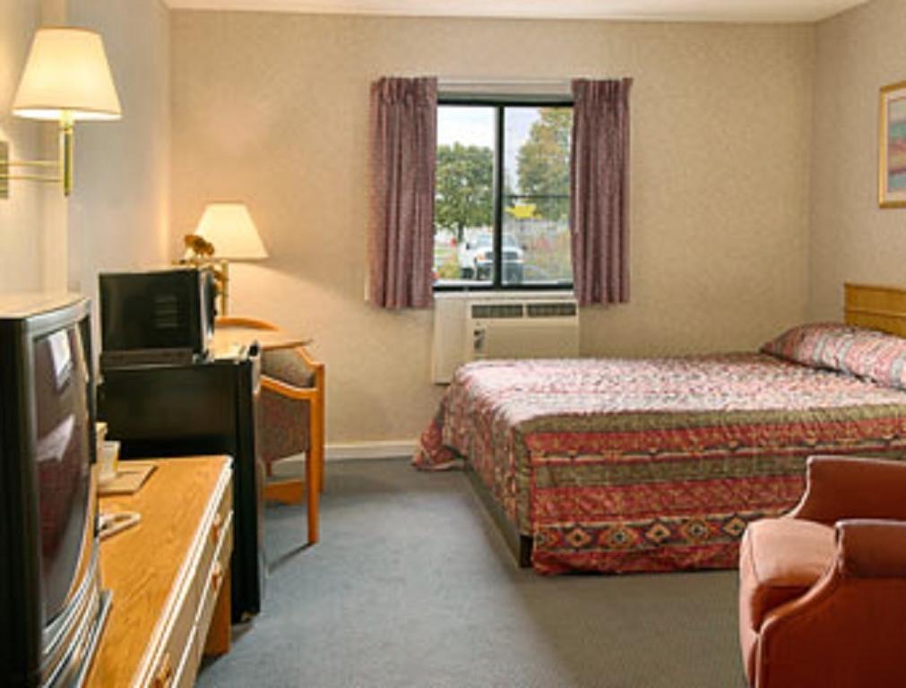 Econo Lodge Ютіка Екстер'єр фото