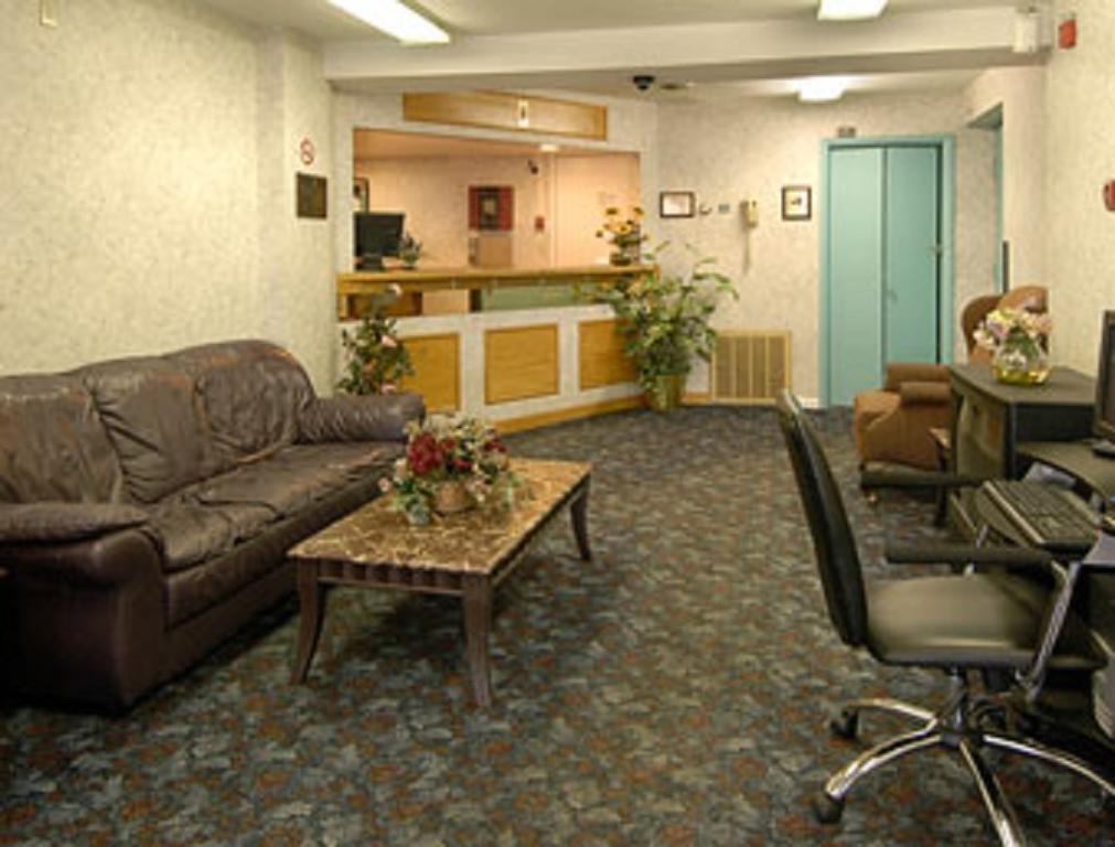 Econo Lodge Ютіка Екстер'єр фото