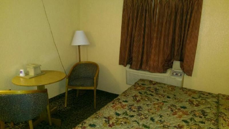 Econo Lodge Ютіка Екстер'єр фото