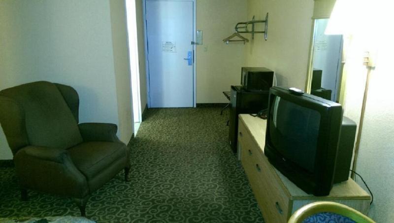 Econo Lodge Ютіка Екстер'єр фото