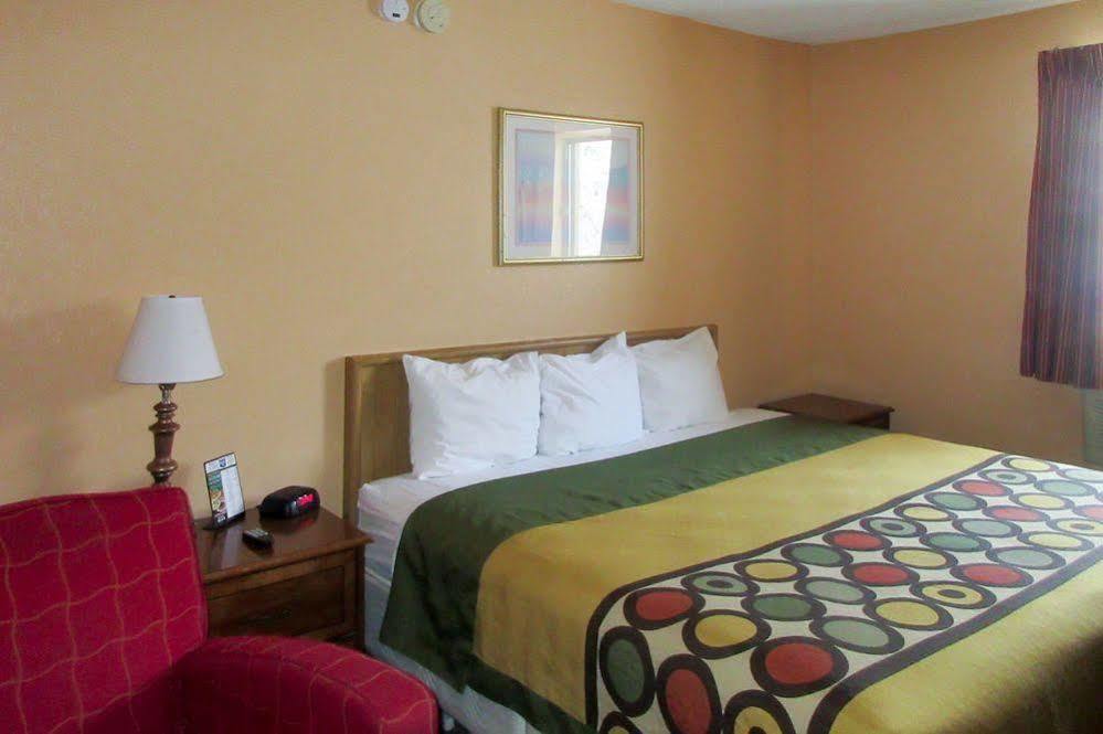 Econo Lodge Ютіка Екстер'єр фото